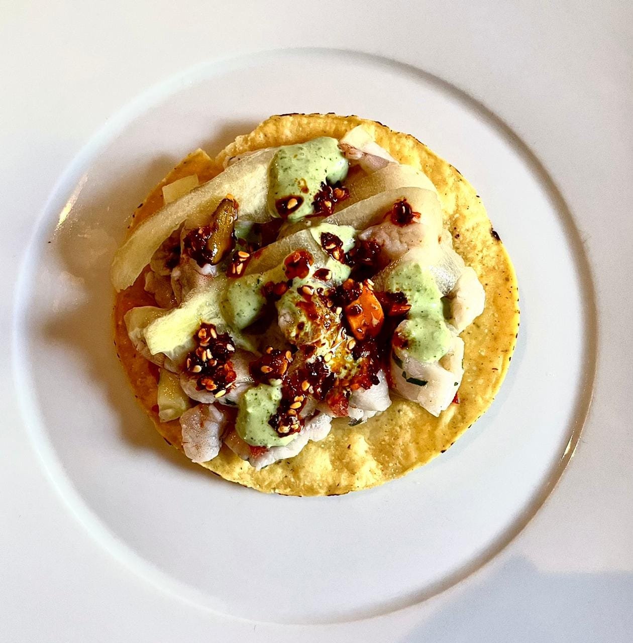 Tostada con salsa Shamana